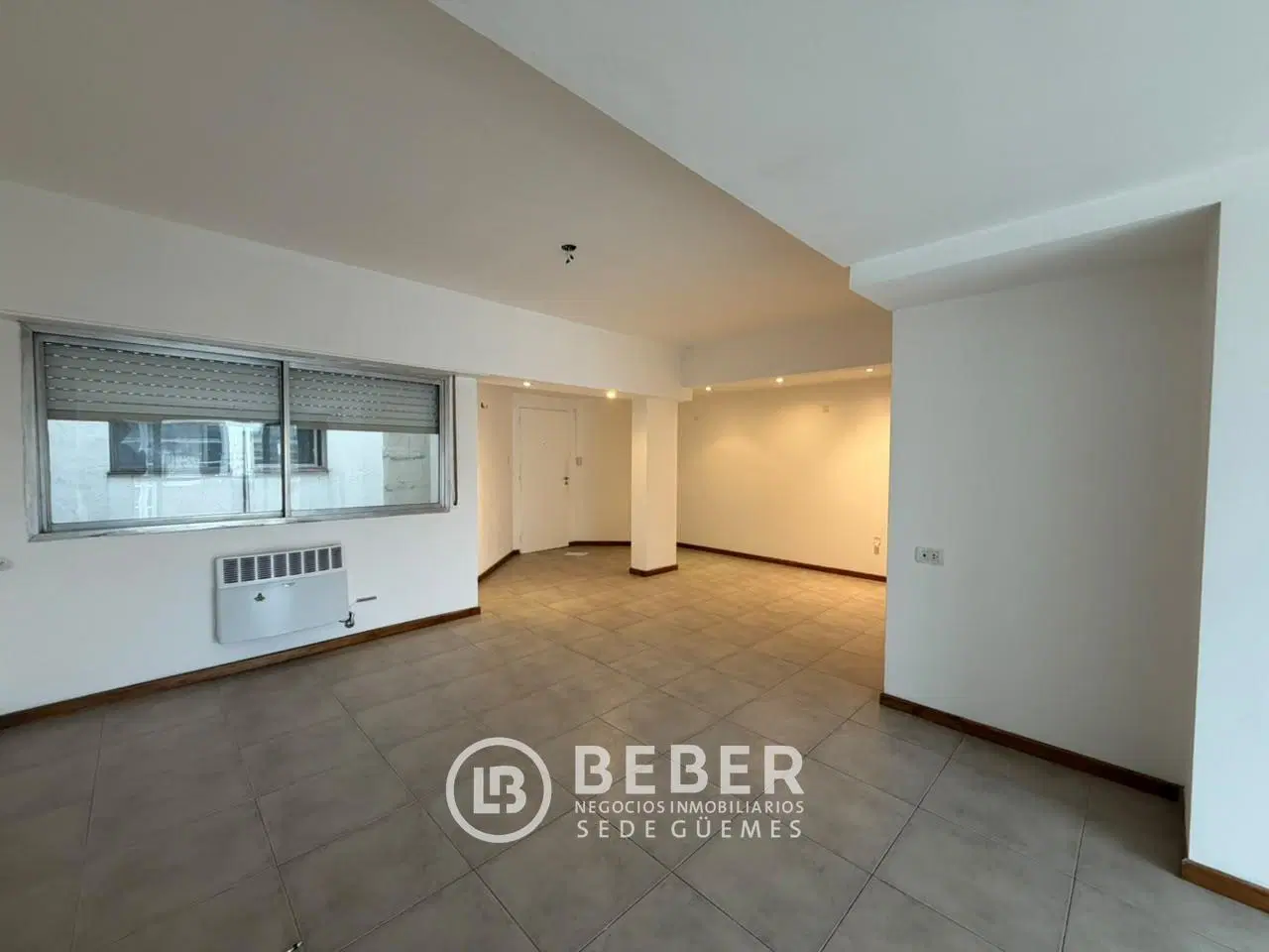 En venta tres ambientes al contrafrente, Plaza Mitre 4