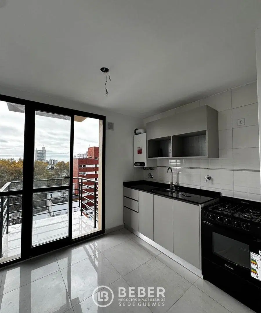 En venta dos ambientes con balcon, cochera y baulera, La Perla 3