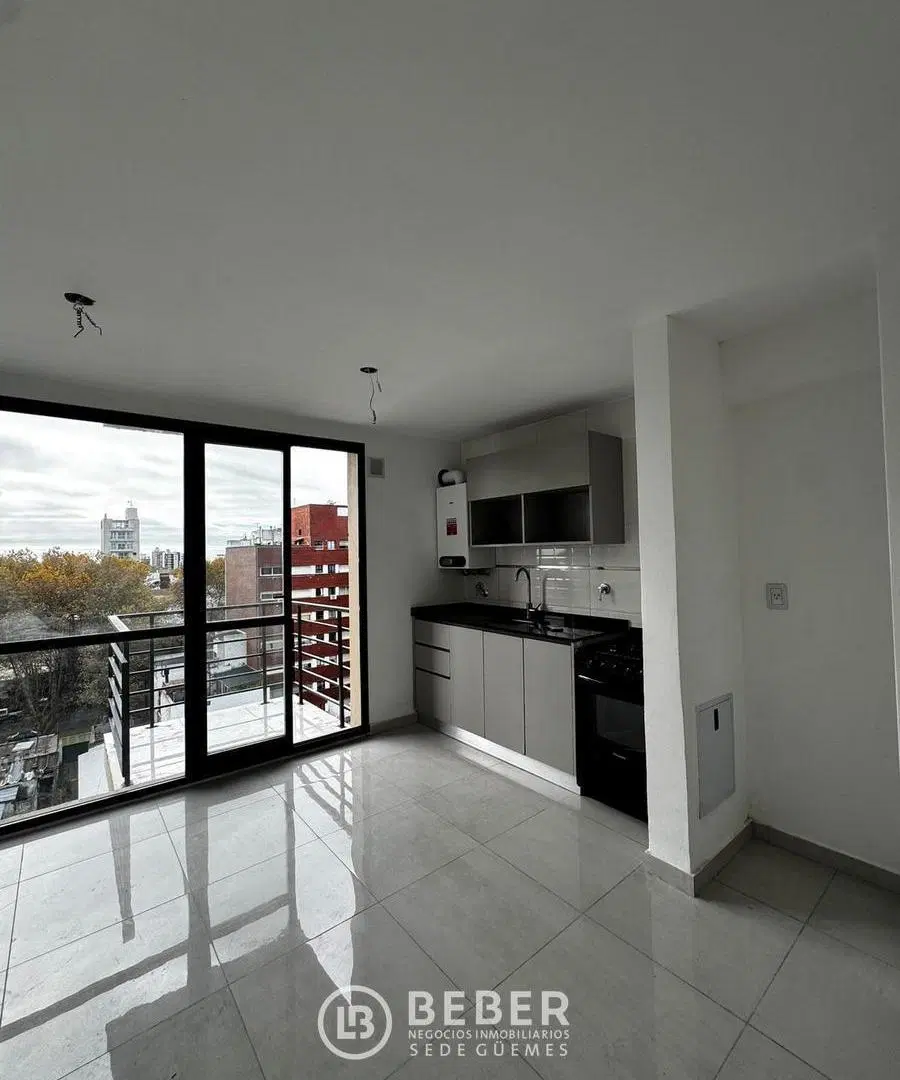 En venta dos ambientes con balcon, cochera y baulera, La Perla 4
