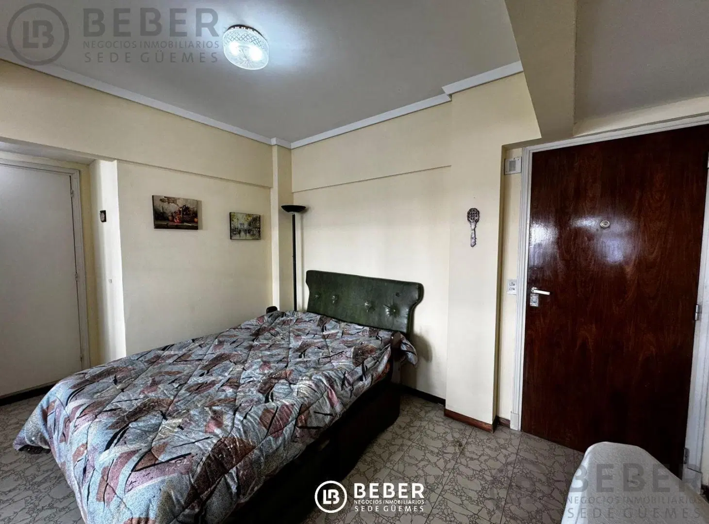 En venta ambiente al contrafrente, Guemes 3