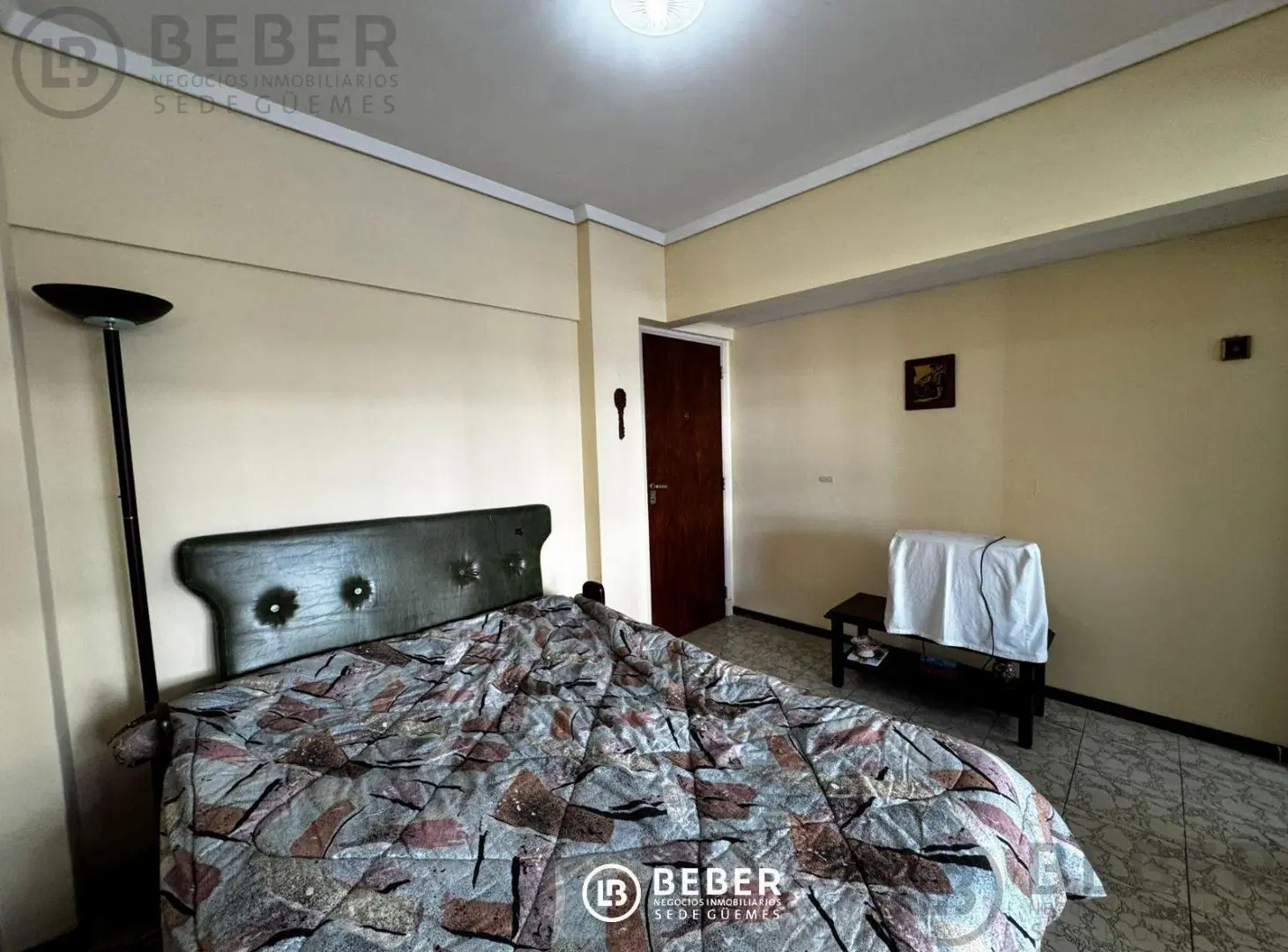 En venta ambiente al contrafrente, Guemes 2