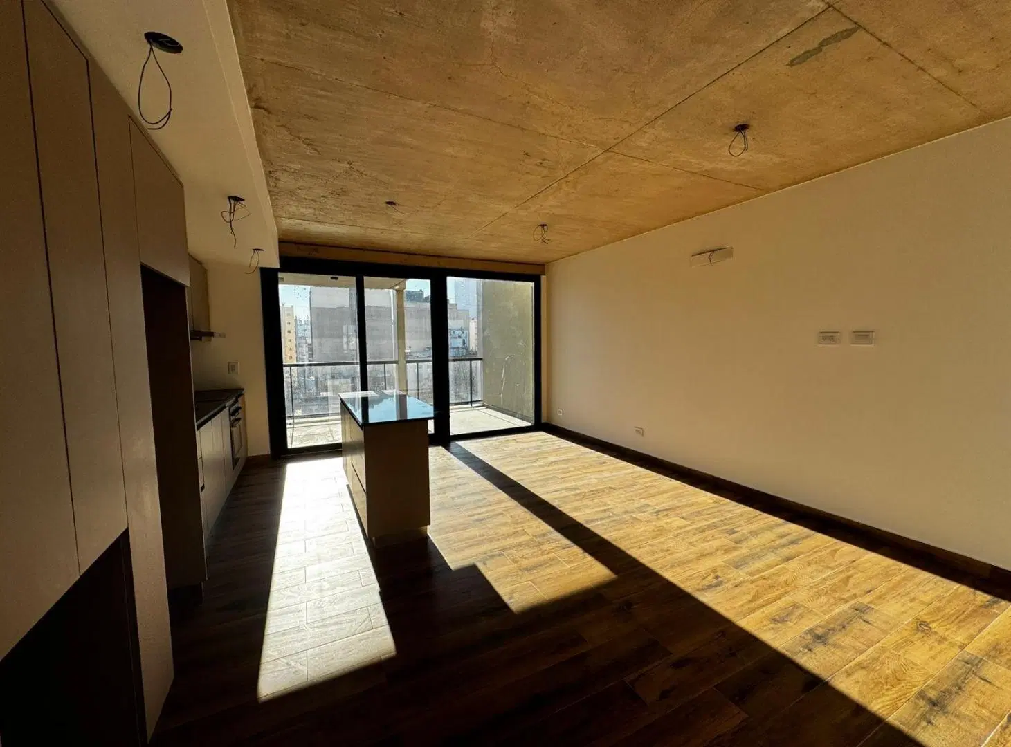 En venta dos ambientes con balcon al contrafrente. Guemes 5