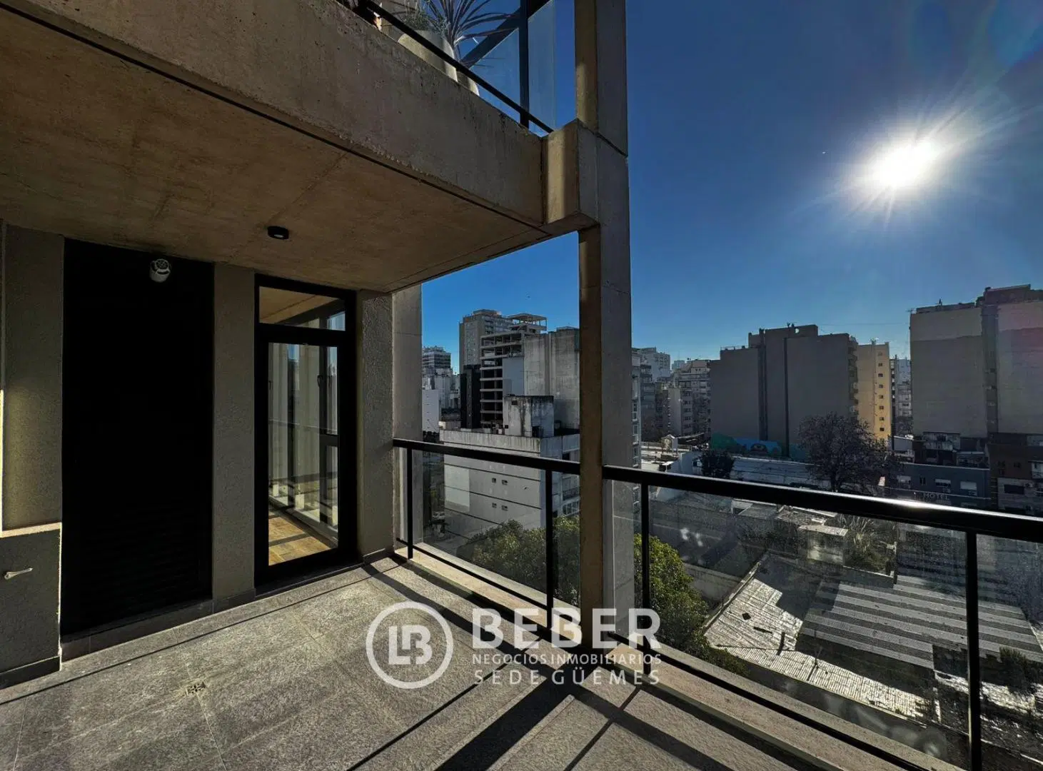 En venta dos ambientes con balcon al contrafrente. Guemes 8