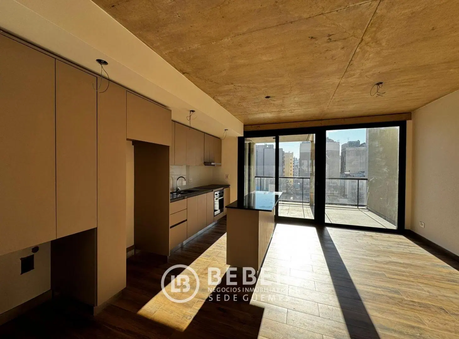 En venta dos ambientes con balcon al contrafrente. Guemes 4