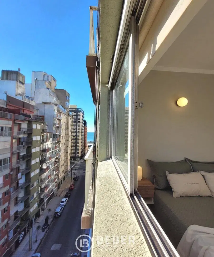 En venta ambiente a la calle con ventanal, Guemes 5