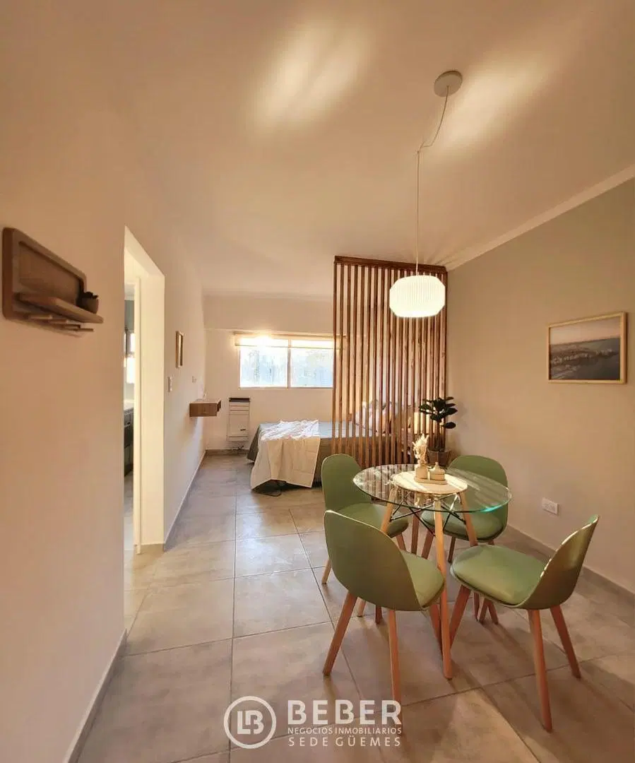 En venta ambiente a la calle con ventanal, Guemes 1