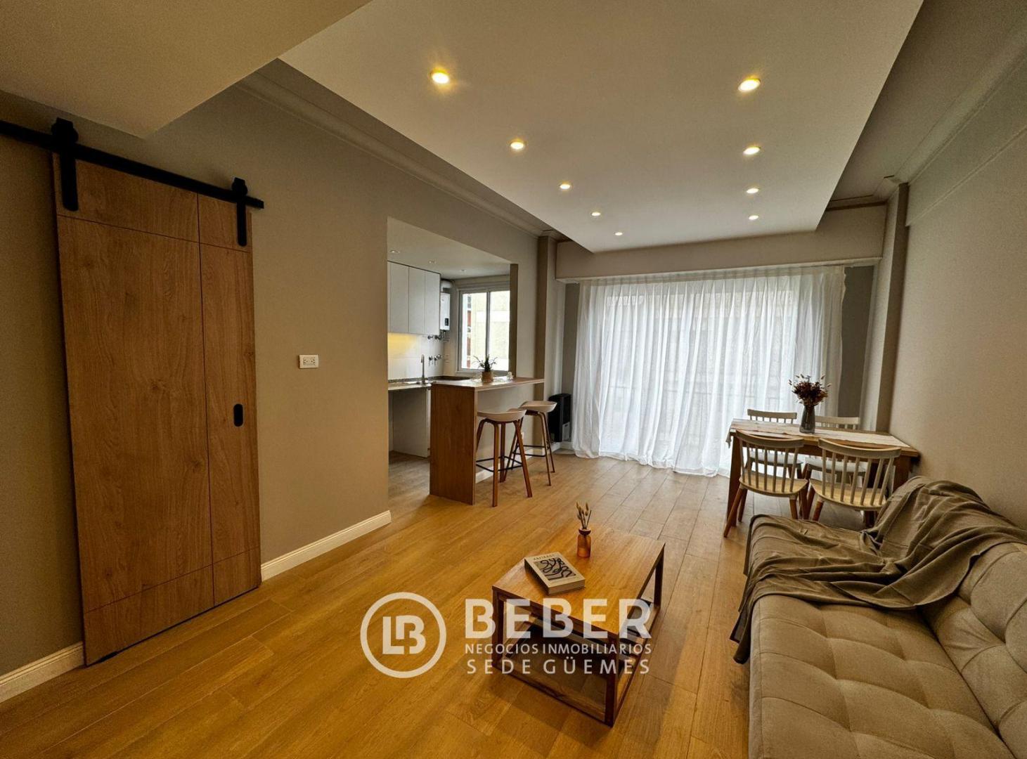 En venta dos ambientes a la calle con balcon frances, Centro