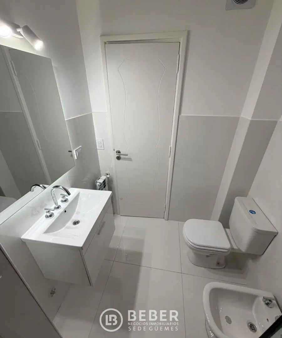 En venta tres ambientes con balcon, Plaza Mitre 4