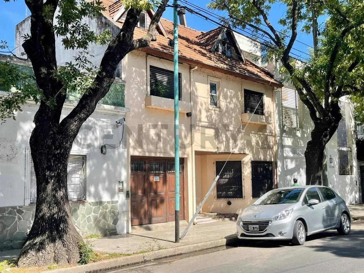 Venta Casa con jardin, pileta y cochera 3