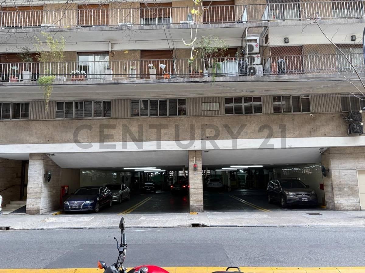Foto de Cochera a media cuadra de Plaza Vicente López, imagen 1