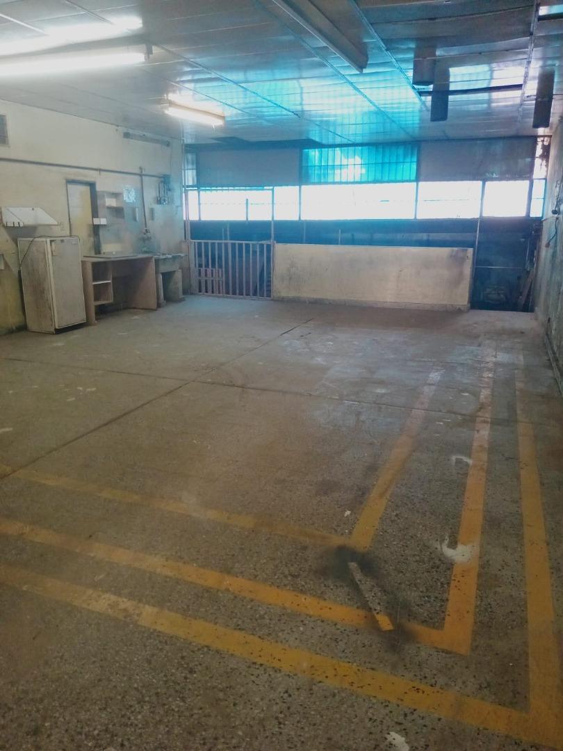 Galpón en Zona Semi Industrial (Paso 600 - Morón) 2