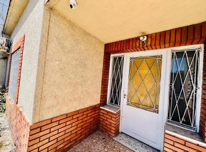 Casa en lote propio de 3amb c/garaje y patio con parrilla