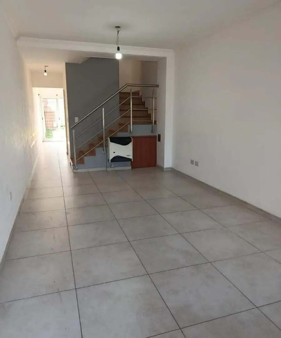 Dúplex de categoria 3amb con amplio fondo (Ramos Mejía) 2