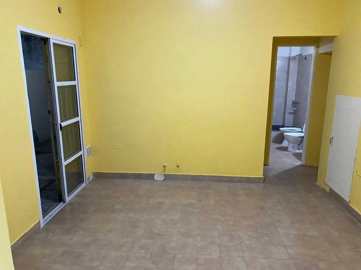 DEPARTAMENTO DE 2 AMB. C/PATIO (S.CABRAL 1200-R.MEJÍA) 5