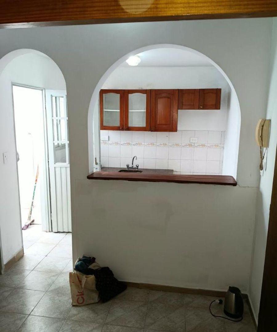 Foto de Departamento de 2amb y medio con patio y parrilla, imagen 2