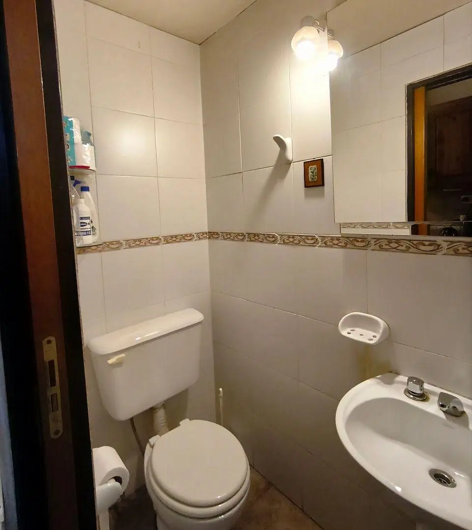 OPORTUNIDAD INVERSIONISTAS! Vivienda, local comercial, cochera, quincho y jardin en Bariloche 5