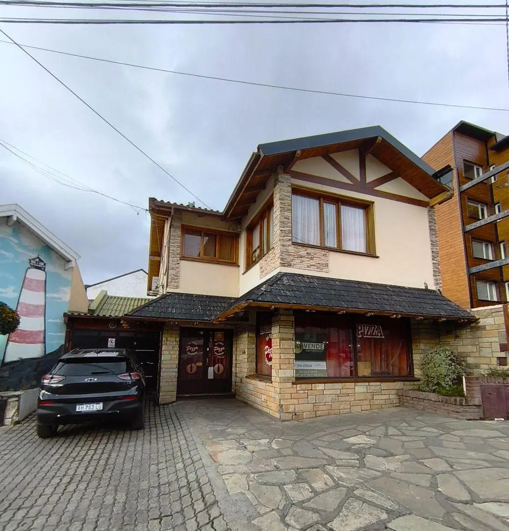OPORTUNIDAD INVERSIONISTAS! Vivienda, local comercial, cochera, quincho y jardin en Bariloche 4