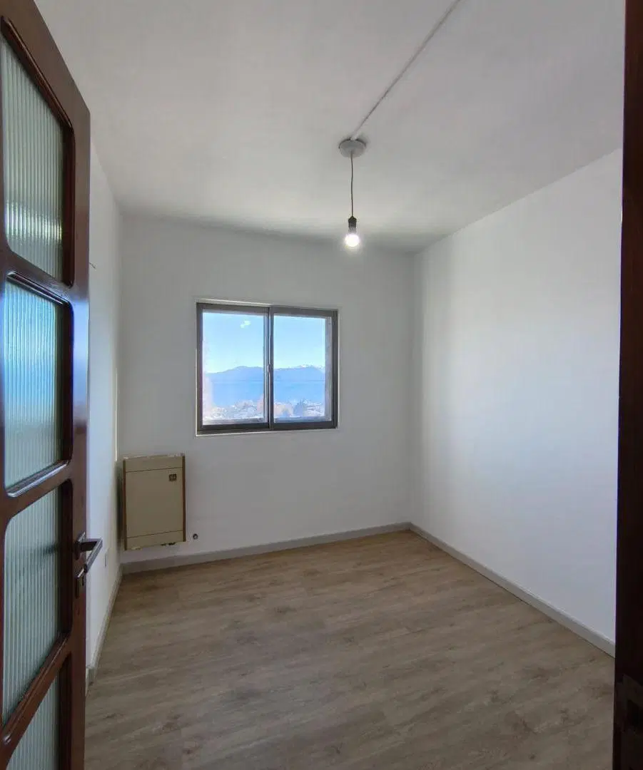 Muy luminoso departamento en Mitre al 1700, con terraza. 4 dormitorios y escritorio. 4