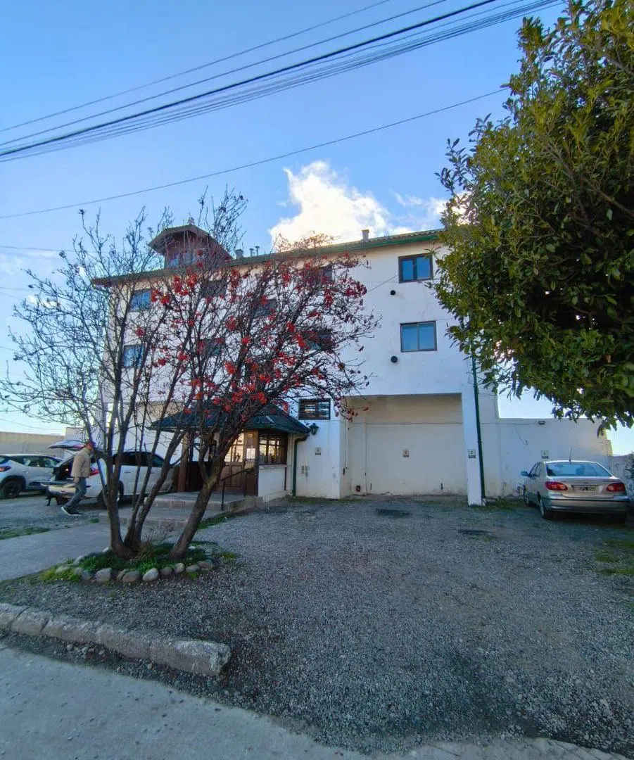 Muy luminoso departamento en Mitre al 1700, con terraza. 4 dormitorios y escritorio. 3