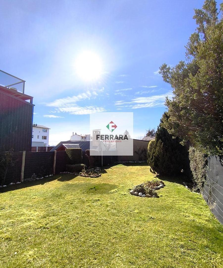 Foto de Hermosa casa de tres dormitorios, quincho, amplio jardin y local, imagen 4