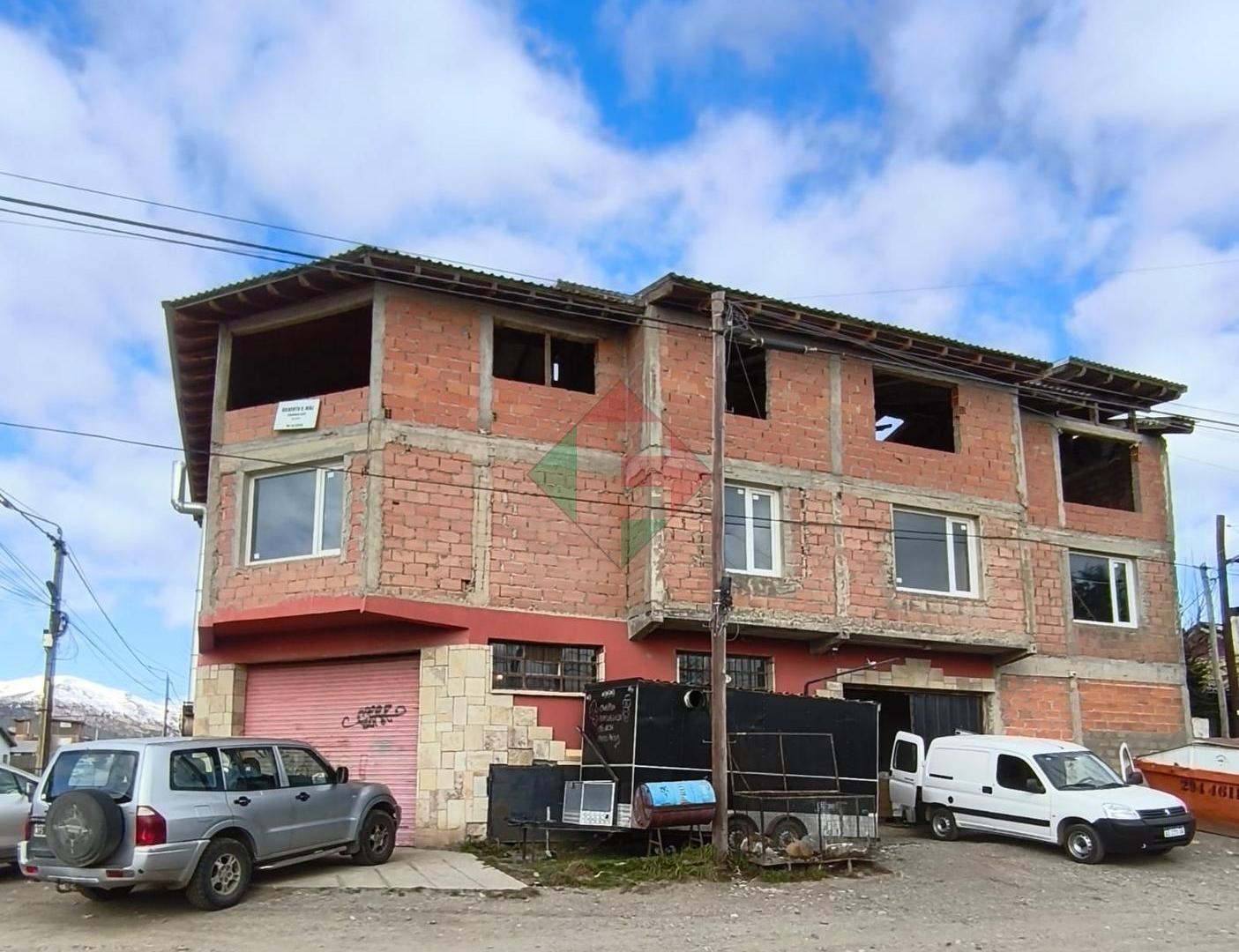 Foto de Edificio de departamentos y local comercial, en esquina, a terminar, imagen 1