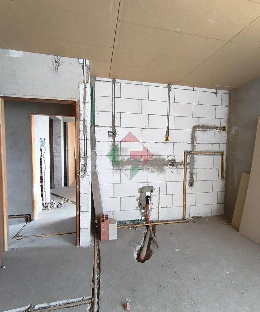 Foto de Edificio de departamentos y local comercial, en esquina, a terminar, imagen 5