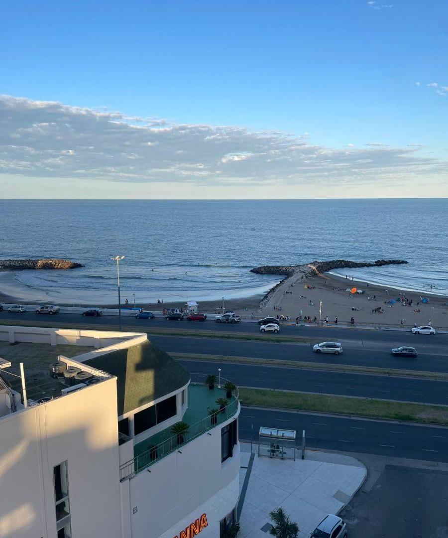 Depto. 3 ambientes c/ balcon terraza vista al mar
