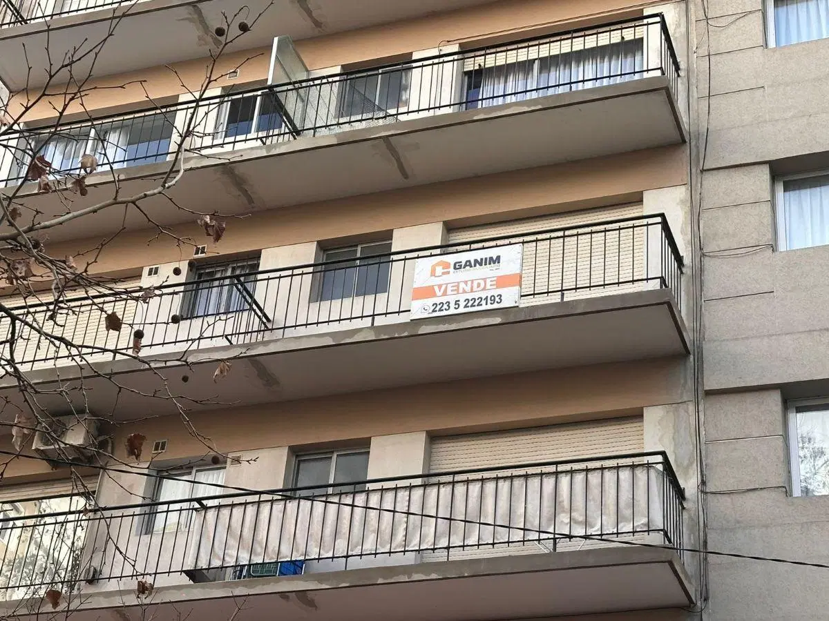 Departamento 2 ambientes al frente con balcon saliente - 3