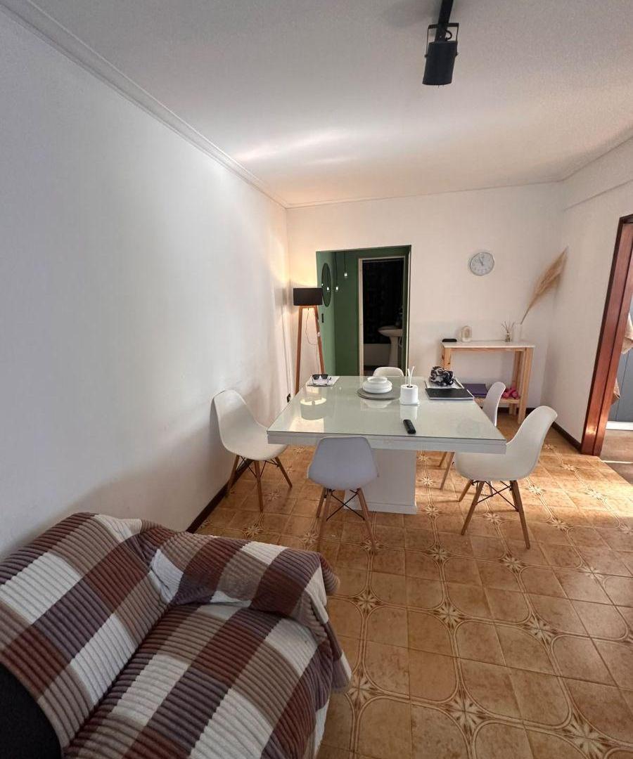 Foto de Departamento 2 ambientes al Cfte - Lateral - Luminoso - Plaza Mitre, imagen 4