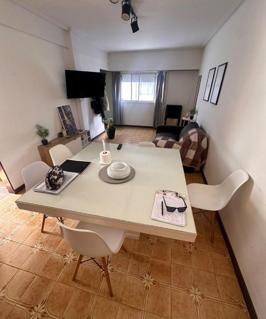 Foto de Departamento 2 ambientes al Cfte - Lateral - Luminoso - Plaza Mitre, imagen 3