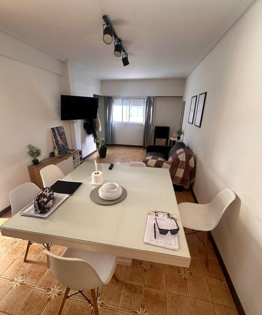 Foto de Departamento 2 ambientes al Cfte - Lateral - Luminoso - Plaza Mitre, imagen 5