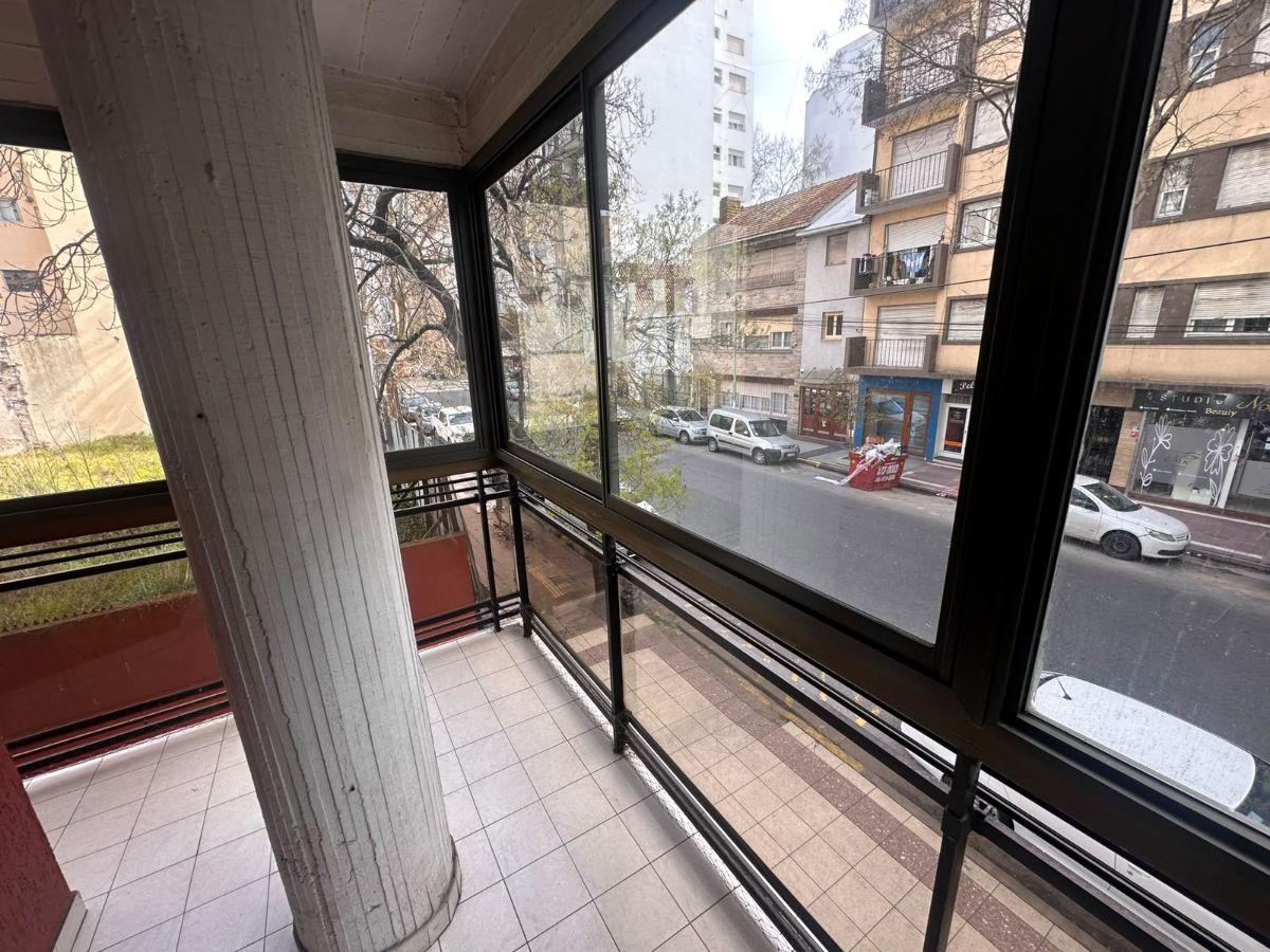 Foto de Departamento en Semipiso de 2 amb y 1/2 a la calle, imagen 2