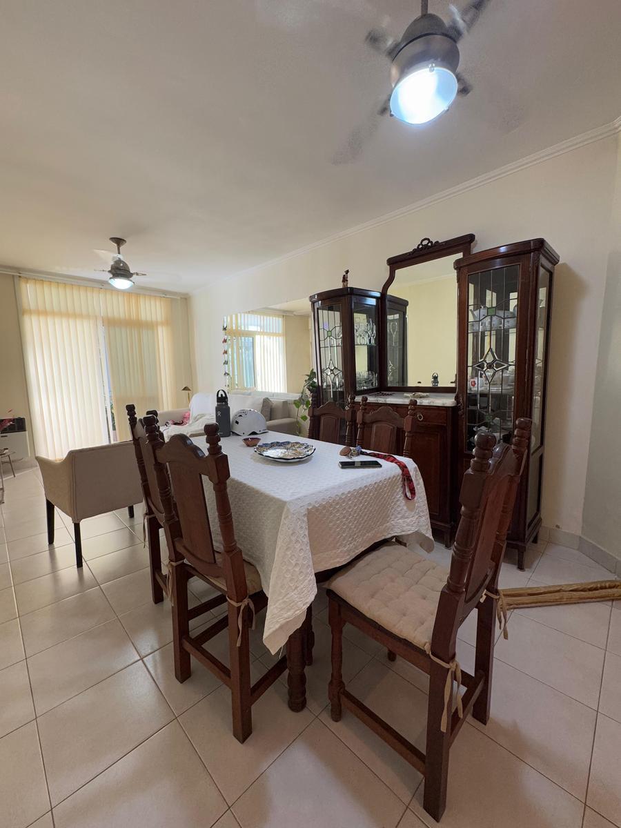 Vendo Departamento Planta Baja, 3 Dorm. y Cochera. 2