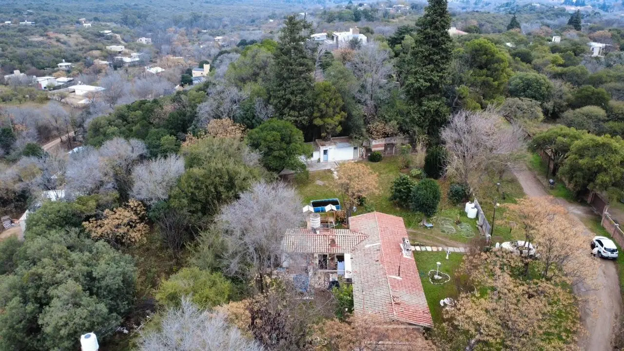 IMPORTANTE TERRENO DE 714 m² CON CASA – COSQUÍN 3