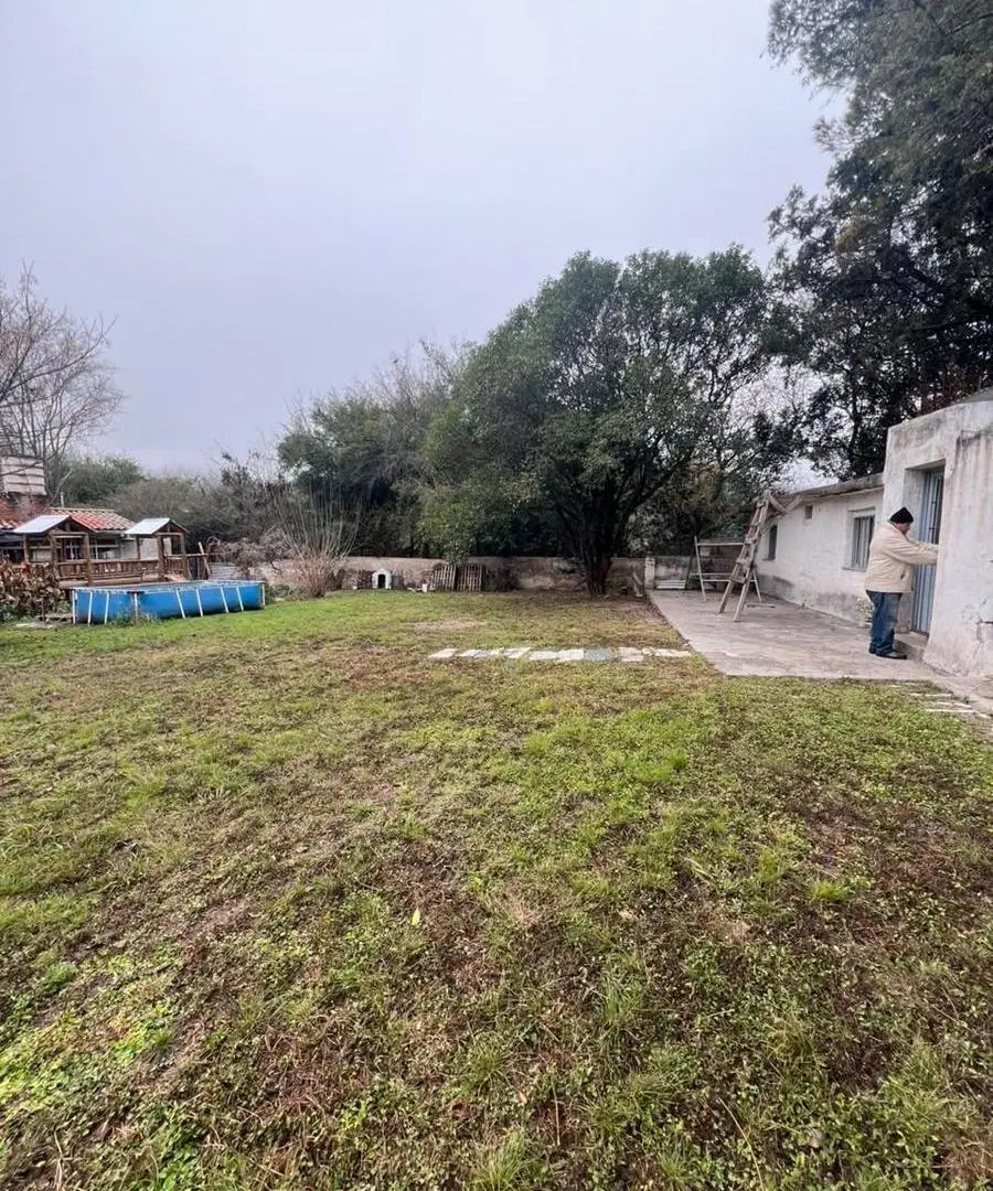 IMPORTANTE TERRENO DE 714 m² CON CASA – COSQUÍN 2