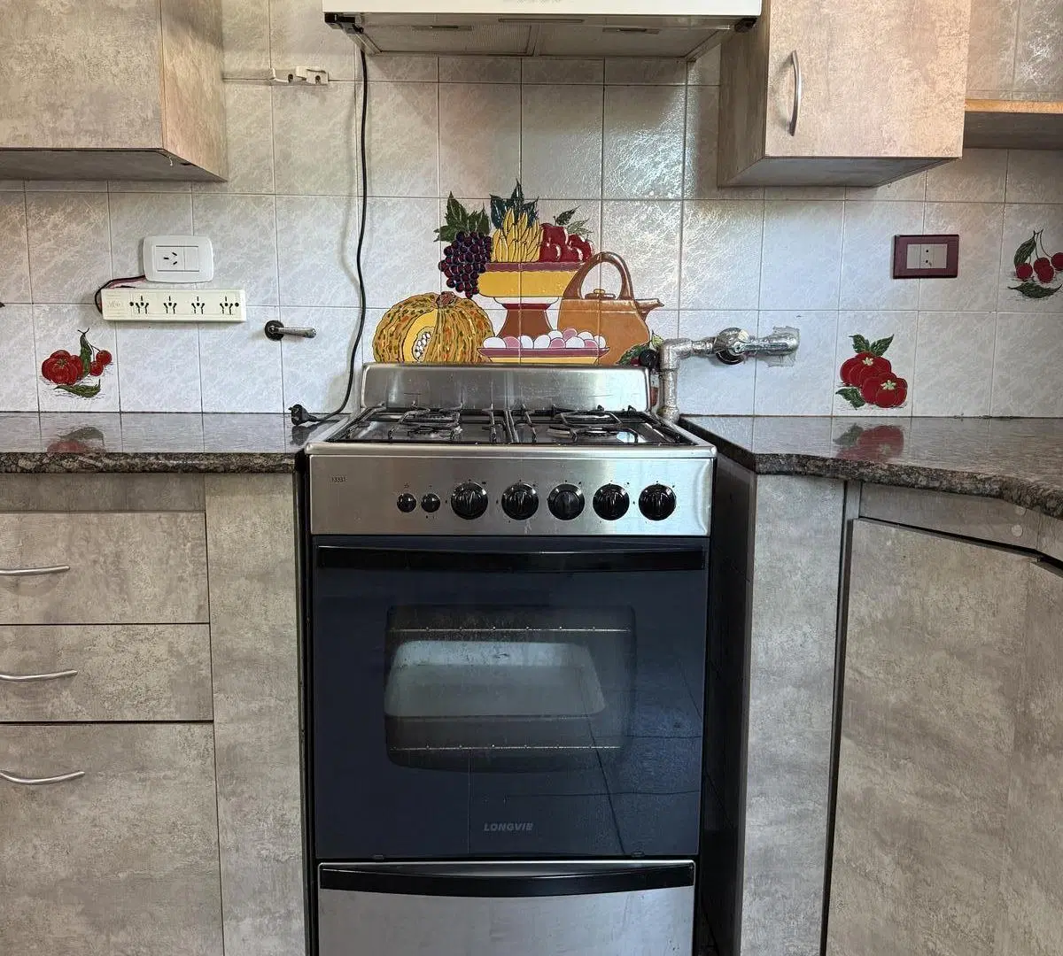 CASA EN VENTA EN UNQUILLO – DOS LOTES, PILETA -Apto Crédito 4