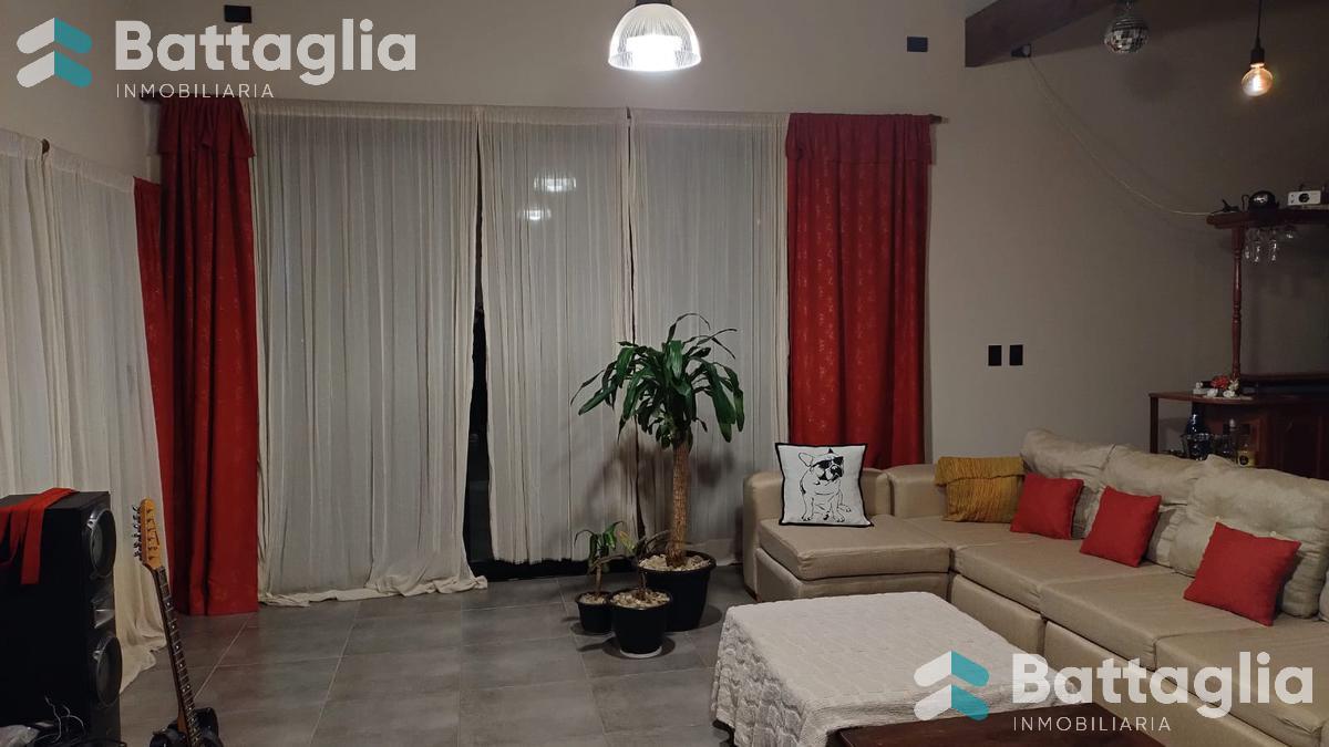 Excelente Casa de 8 Ambientes en Lote de 1000 m² - San Bernardo del Tuyu 1