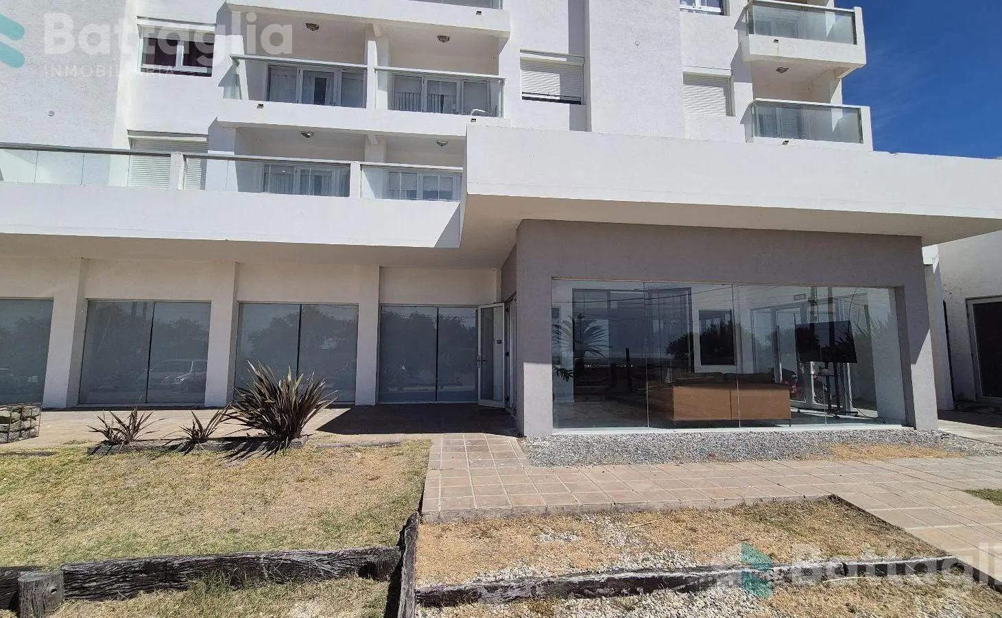Dos ambientes con increíble vista al mar y amenities exclusivas 3
