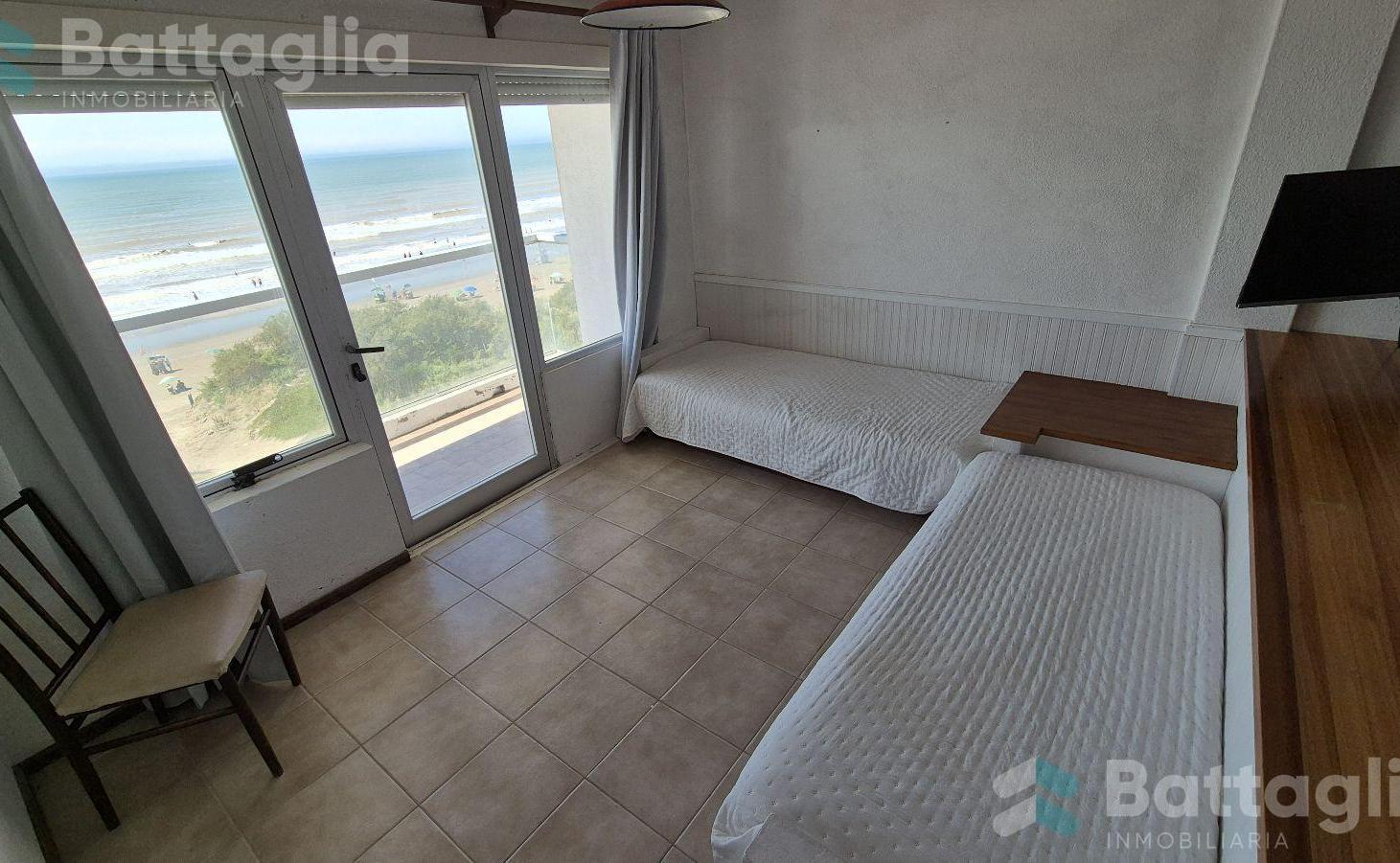Cuatro ambientes frente al mar con amenities en Costa Azul