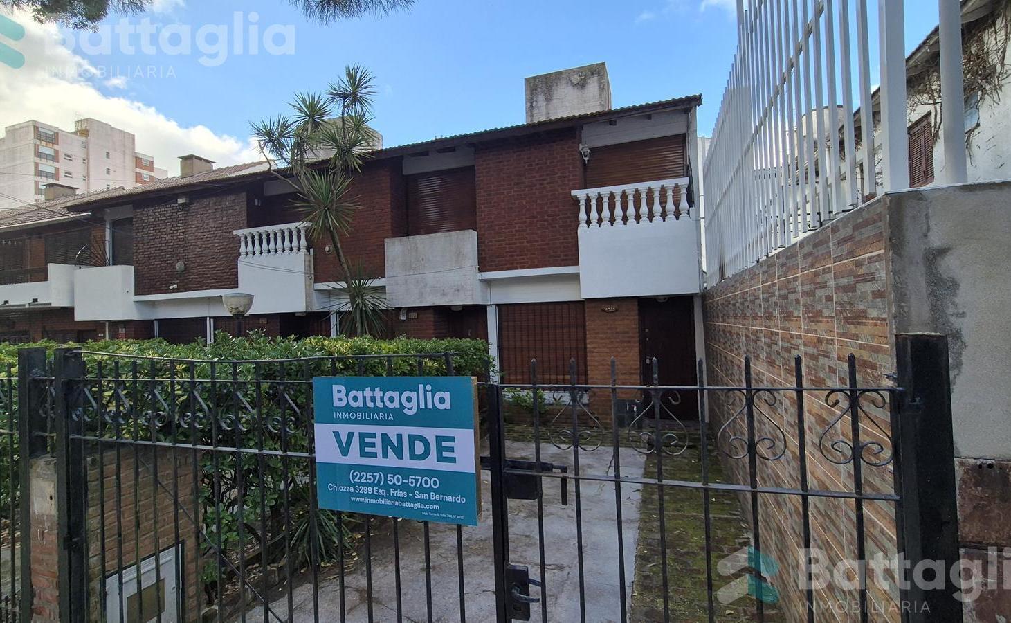 Duplex a 3 cuadras del mar con espacio vehicular y patio con parrilla