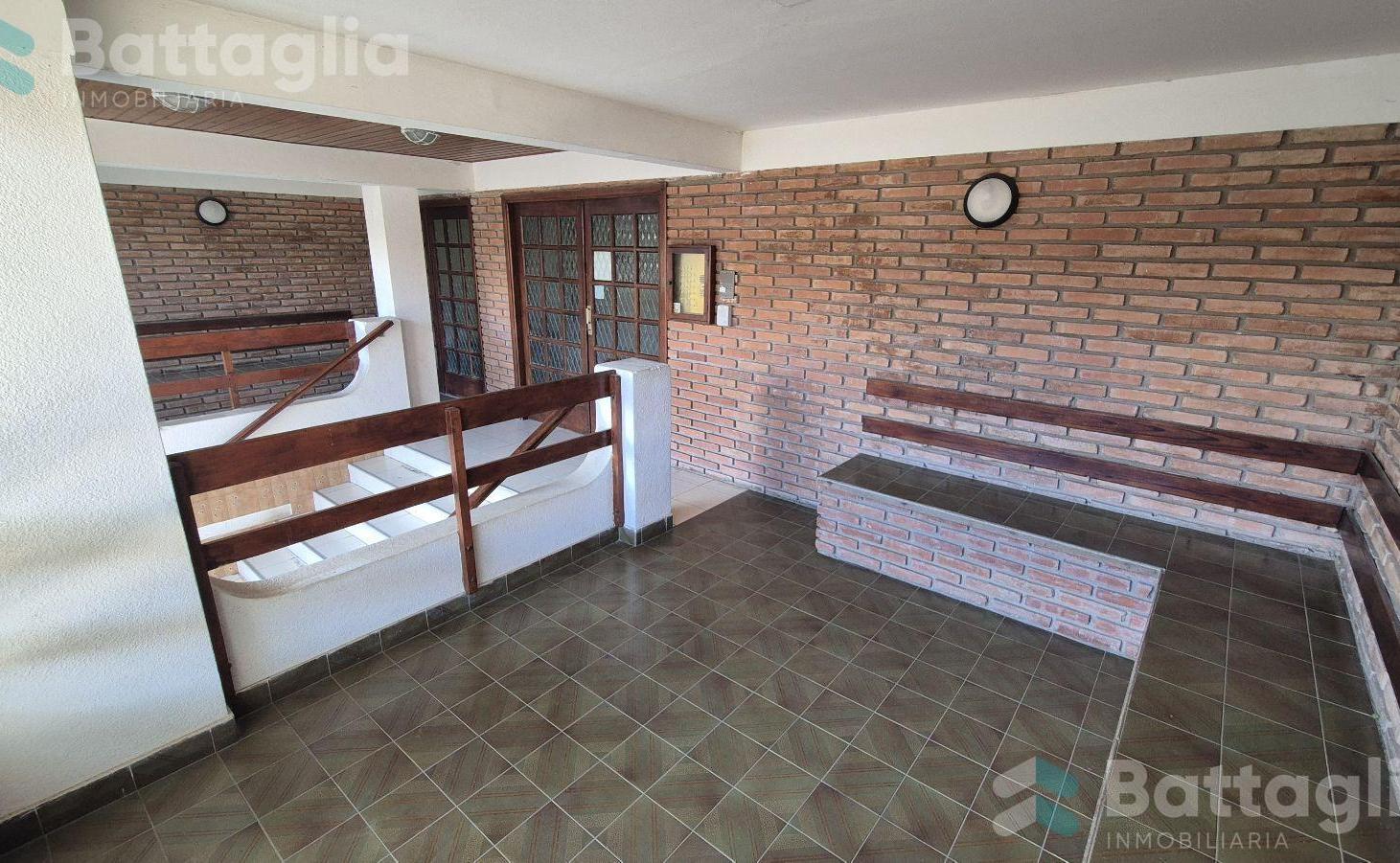 Foto de EXCELENTE OPORTUNIDAD dos ambientes con cochera y jardin con parrilla, imagen 2