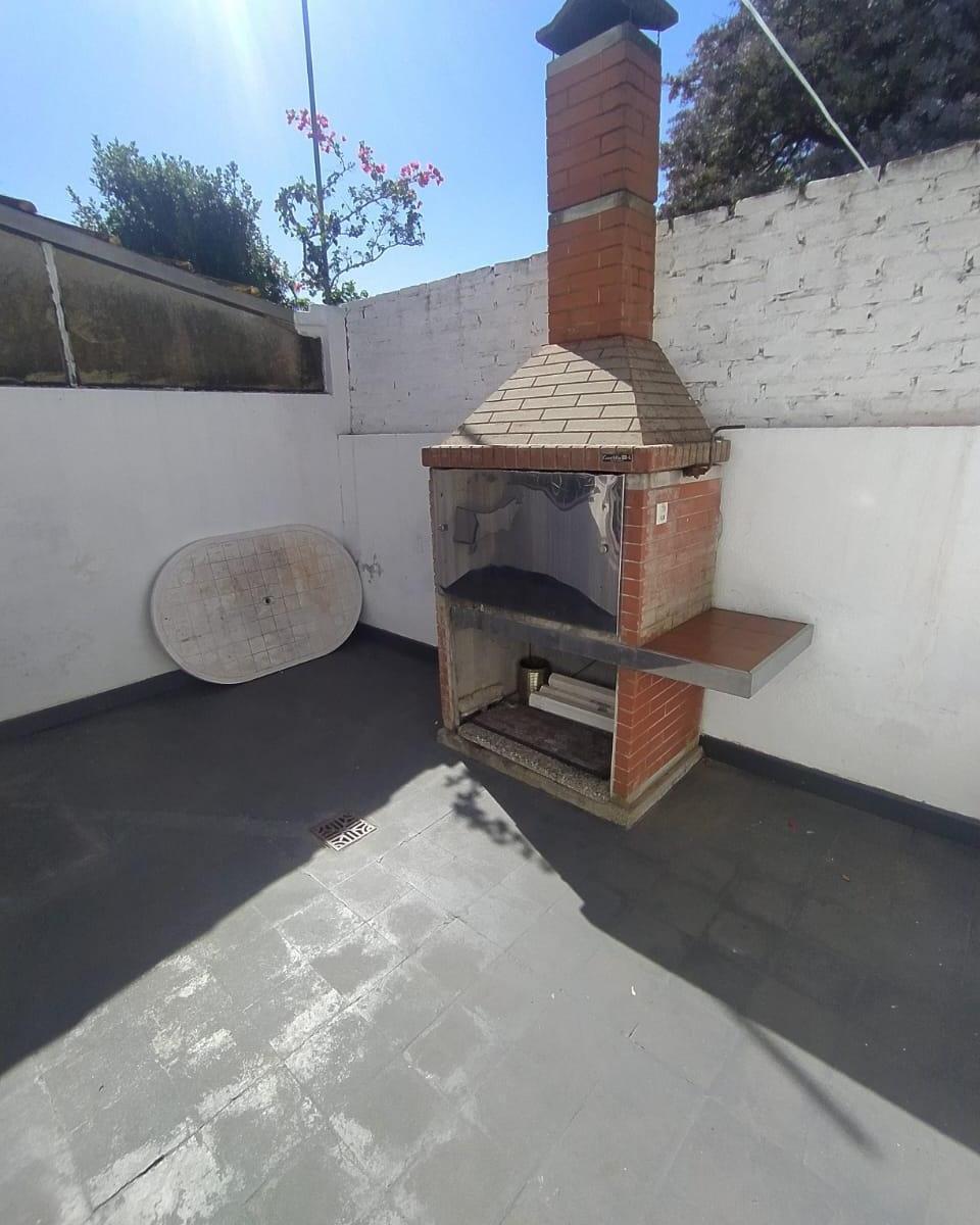 Duplex 3 Ambientes Patio y Cochera. Laprida y Chaco 1