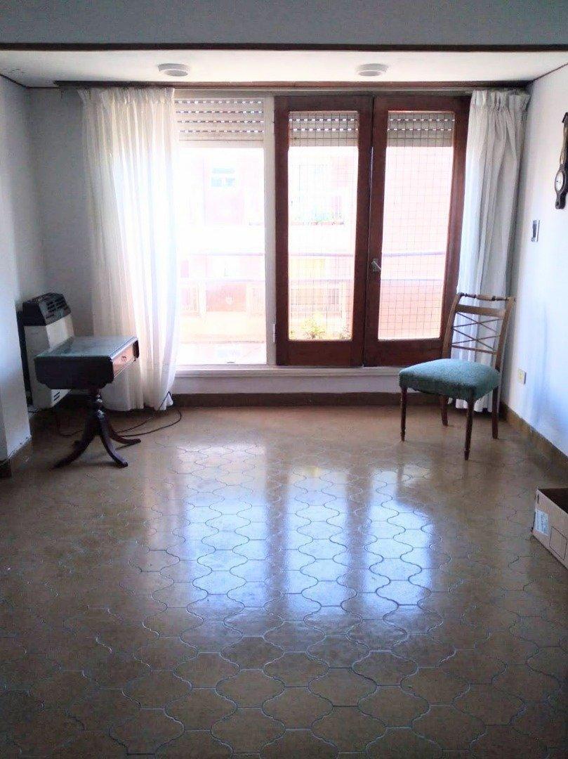 3 ambientes a la calle. Vereda de sol Z/ Moreno y Jujuy