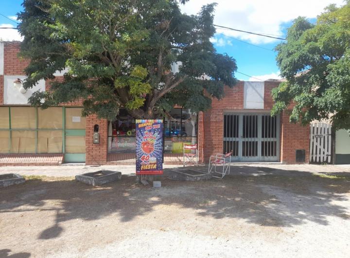 2 Locales + vivienda. Lote 450 m2. Magdalena - Bavio