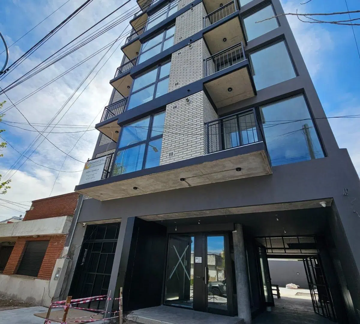 2 ambientes a estrenar. Opción cochera Av. Paso y España 6