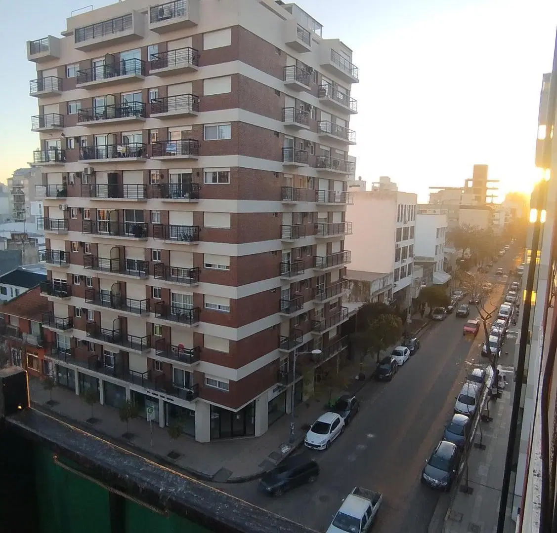 ** 3 ambientes a la calle balcón. Z/ San Martin y España 1