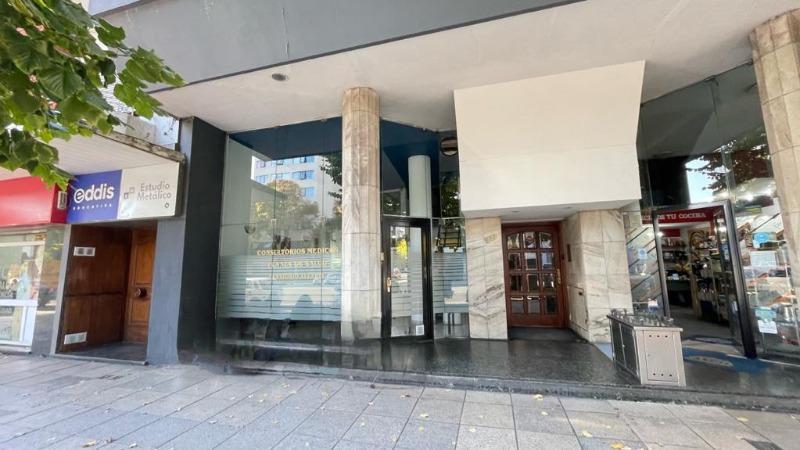 - Colon E Independencia - en Venta Local a La Calle de 120 m² Desarrollado en Dos Plantas 3