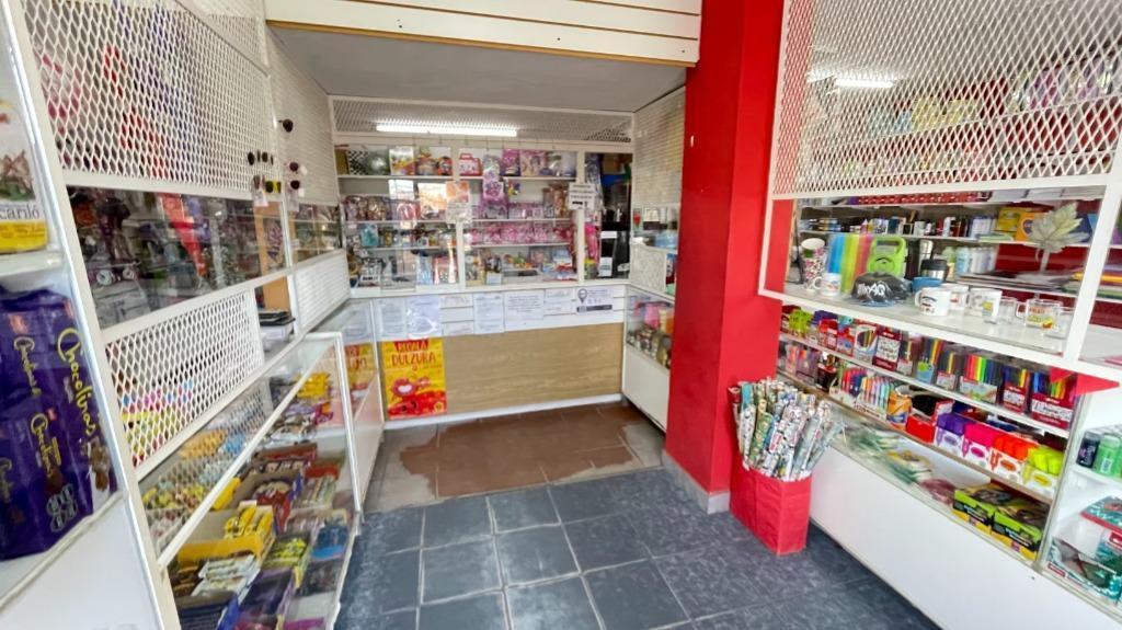 Venta Oportunidad! Local a La Calle + Chalet 3 Ambientes + Monoambiente + Parque + Trotadora Varios 2