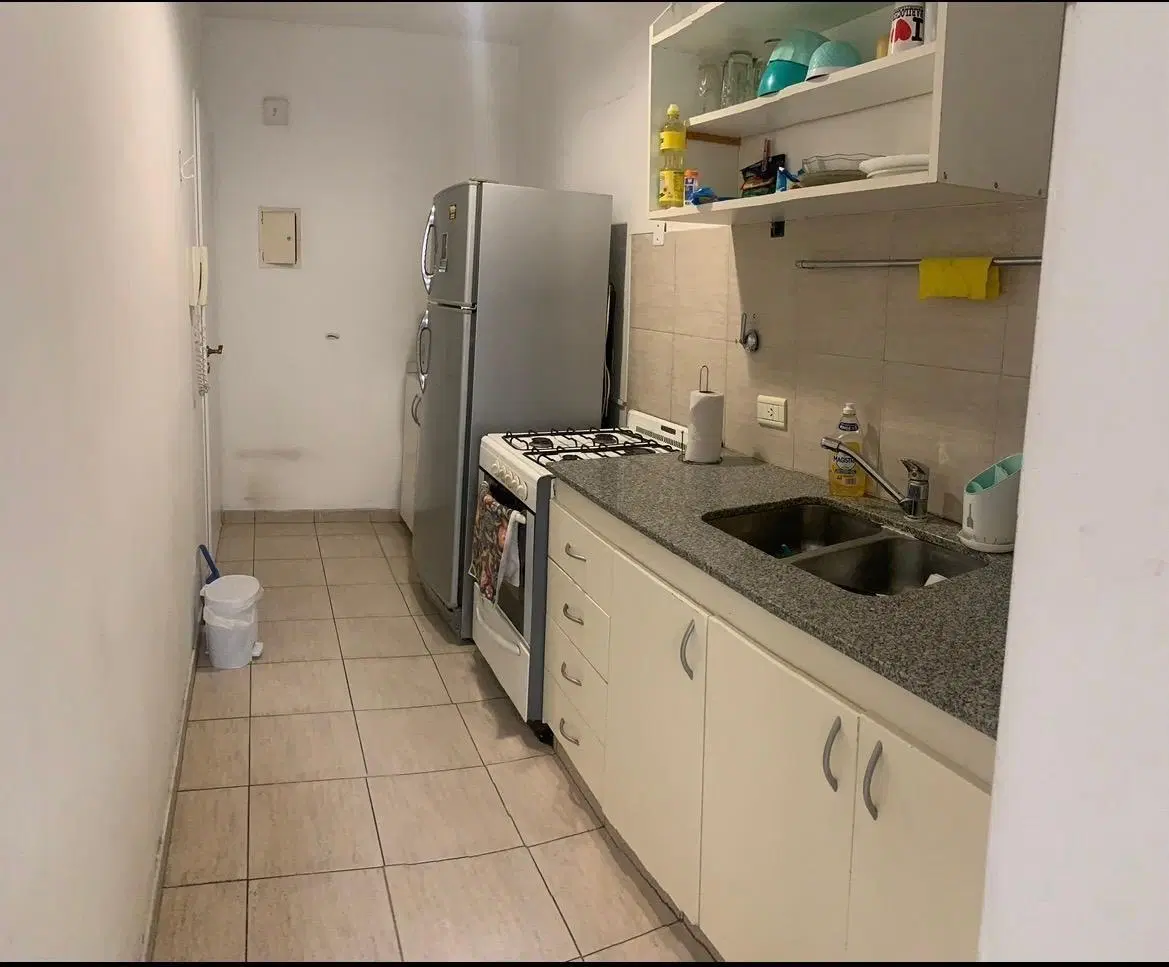 Avellaneda - En venta departamento 2 ambientes con balcon, edificio con quincho y piscina 3
