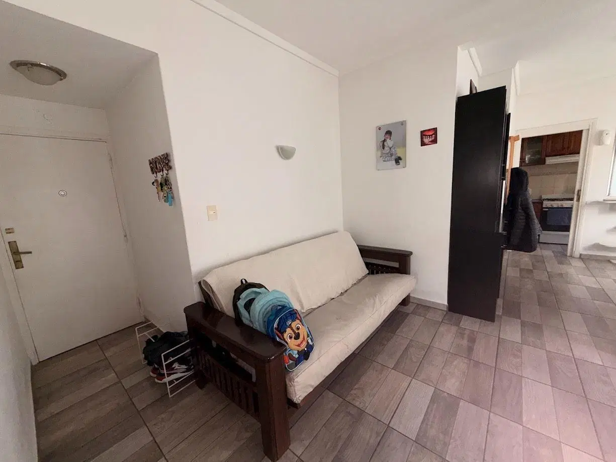 BROWN Y SARMIENTO - En venta departamento a la calle de 4 ambientes con cochera 2